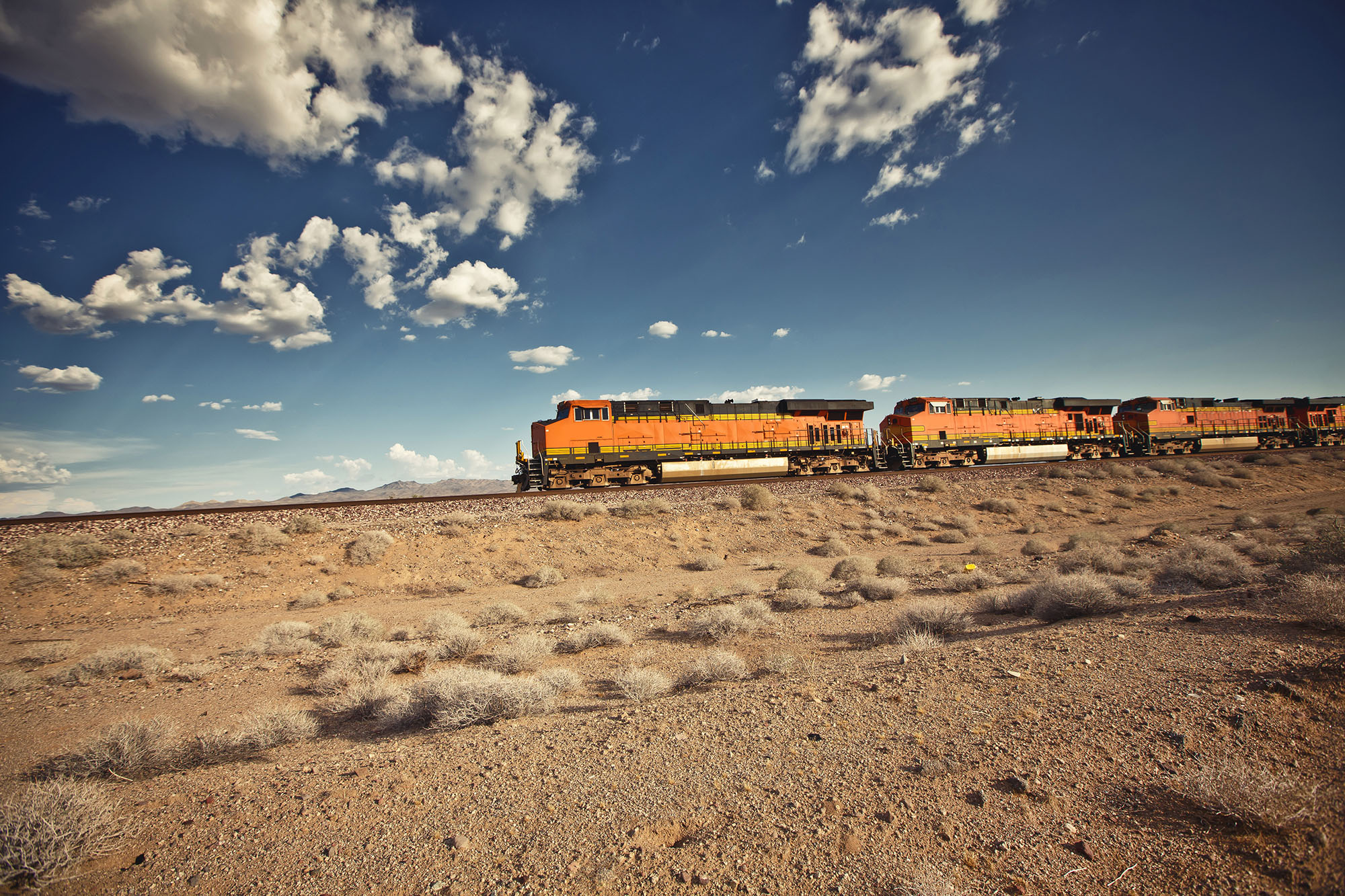 Modular Power: Evaluating Scalable Alternatives for Low-Emission Locomotives
